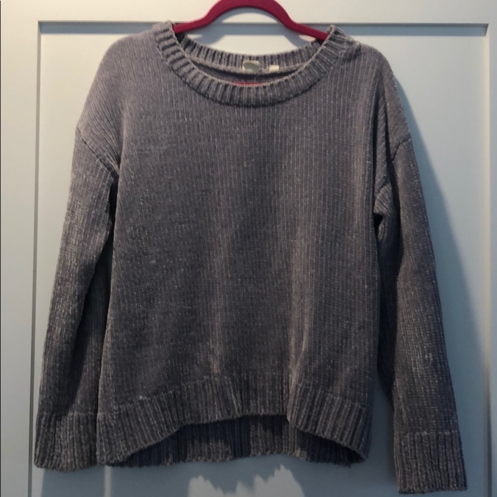 Women’s grey sweater
